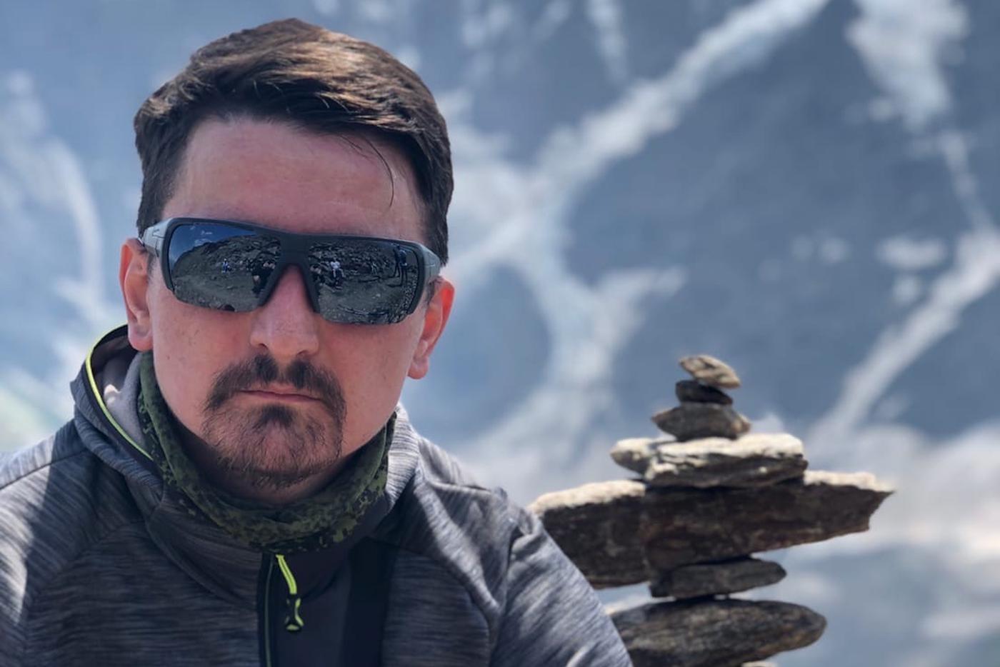 Артём перенёс 24 сеанса химиотерапии. А сейчас бегает ультрамарафоны и покоряет горы