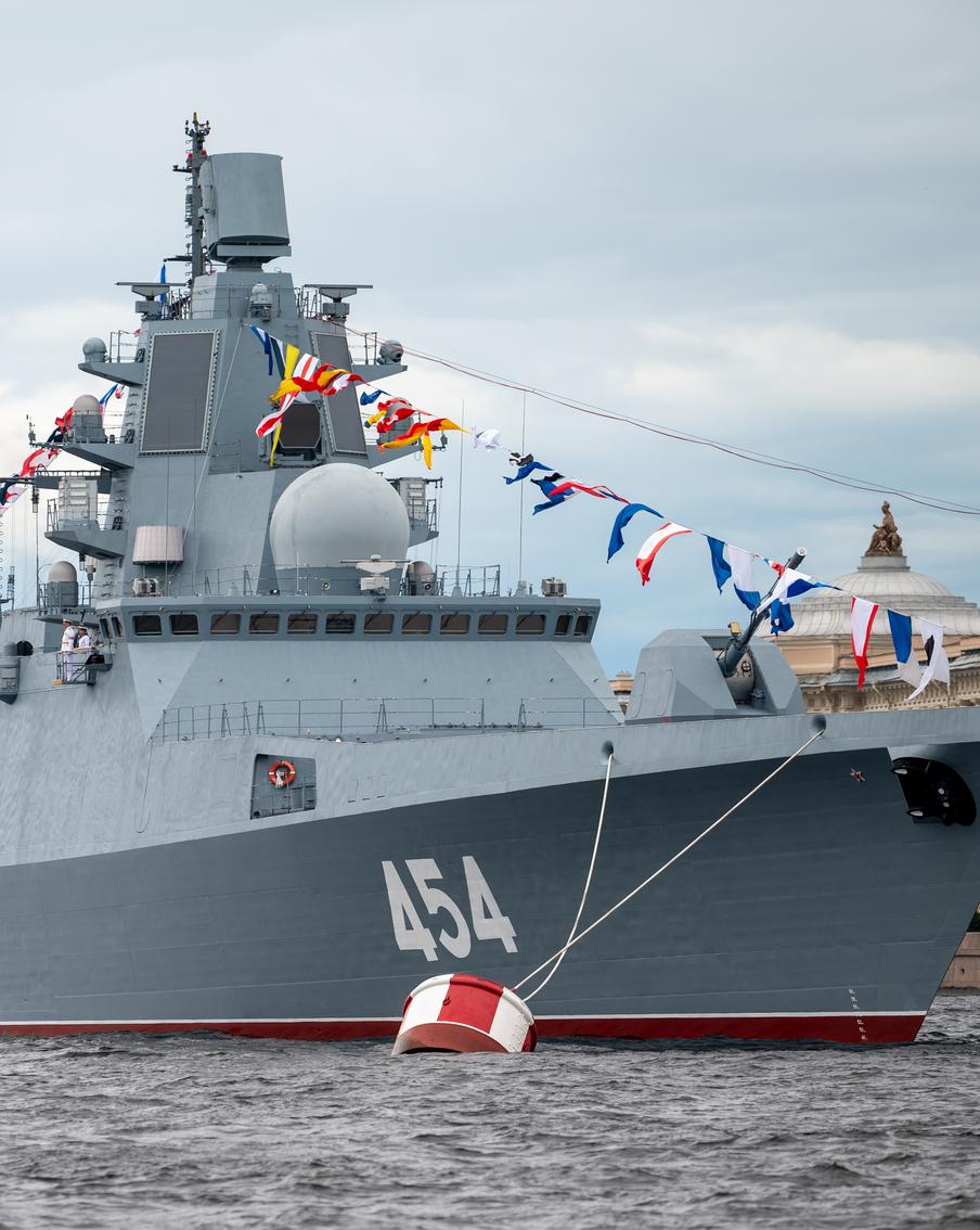 Российский военный корабль спас людей: на Средиземноморье яхта терпела бедствие и подала сигнал SOS