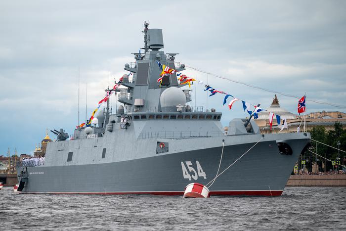 Российский военный корабль спас людей: на Средиземноморье яхта терпела бедствие и подала сигнал SOS