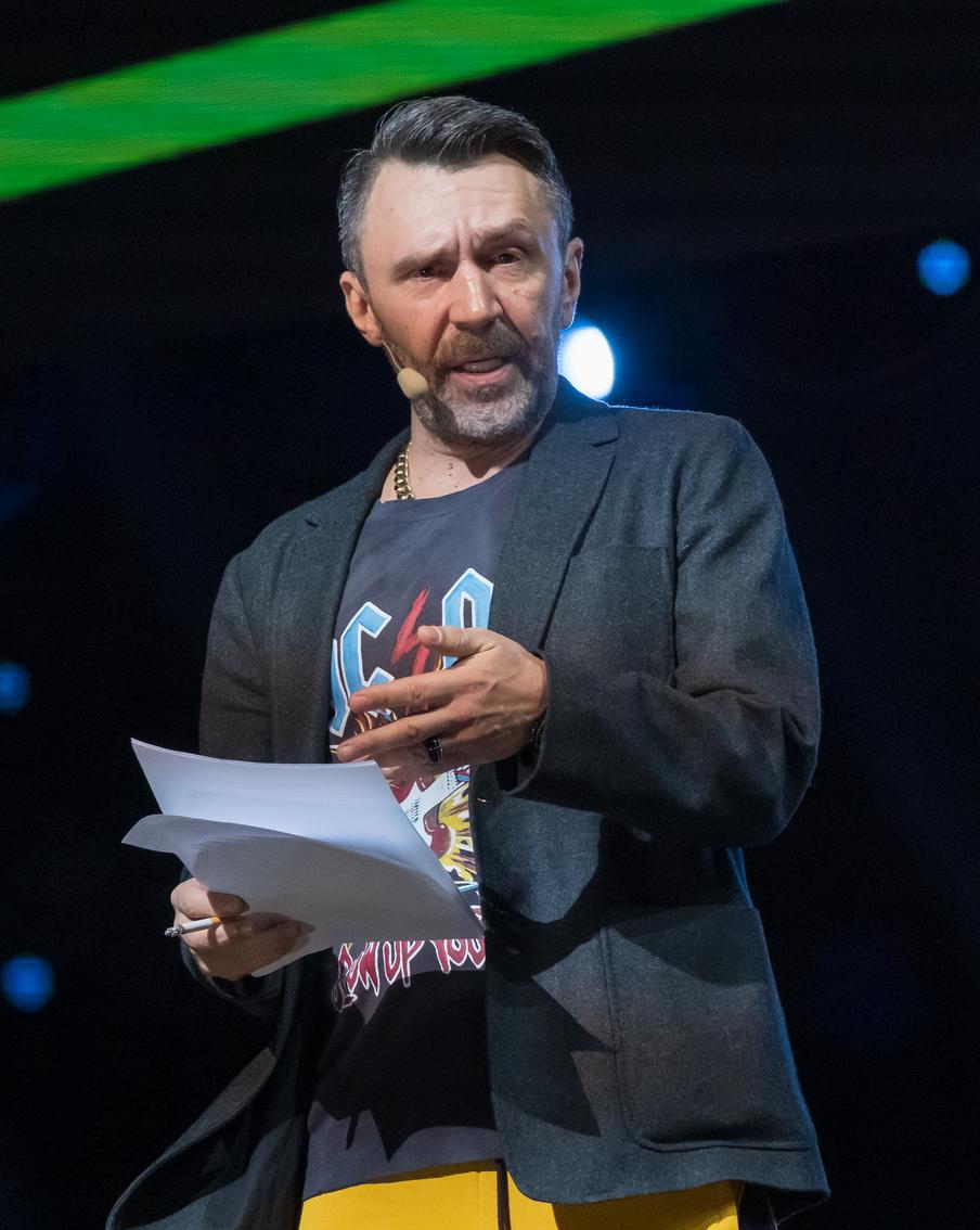 У Шнурова проблемы с авторским правом: на него в суд подал фотограф, чей снимок использован в клипе "Ленинграда" без разрешения