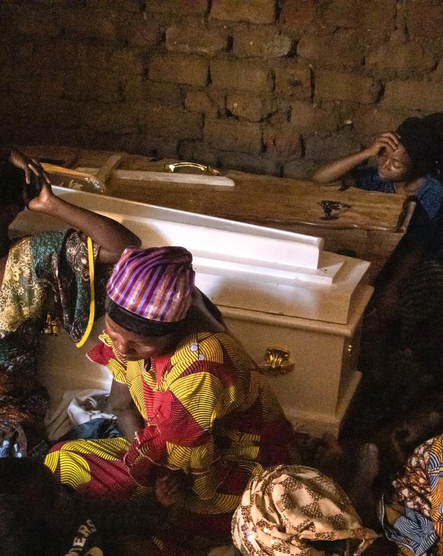 Уганда не может прийти в себя от шока после теракта в школе