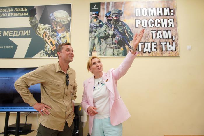 Депутат Мосгордумы Наталия Метлина посетила пункт набора на военную службу по контракту и оценила его работу