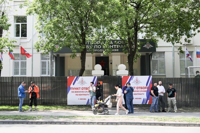 Будущие контрактники рассказали о готовности помочь находящимся в зоне СВО