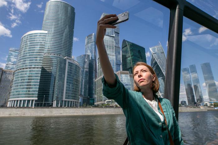 Репортёр Metro прокатилась на речном электротрамвае "Филька"