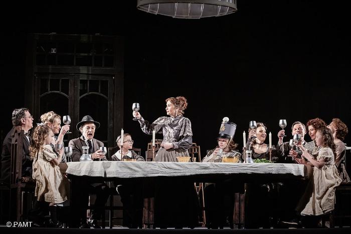 Семейная сага становится почти триллером в новой пьесе Тома Стоппарда "Леопольдштадт"