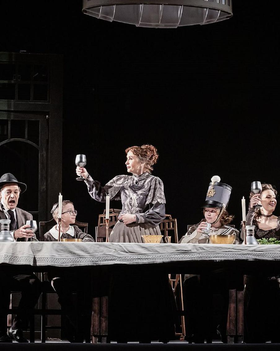 Семейная сага становится почти триллером в новой пьесе Тома Стоппарда "Леопольдштадт"