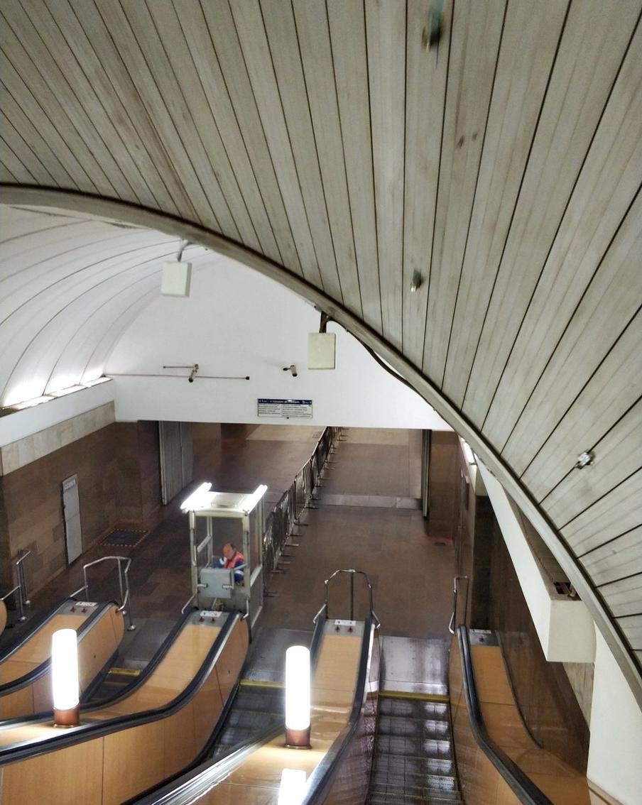 Антенны на эскалаторе