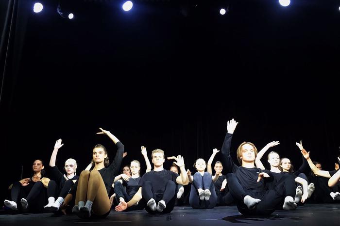 Понять Шекспира помогут удары палки на первом в стране открытом уроке подготовки актёров по методу Тадаси Судзуки