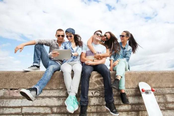 Молодёжь проведёт свой праздник вместе с любимыми блогерами