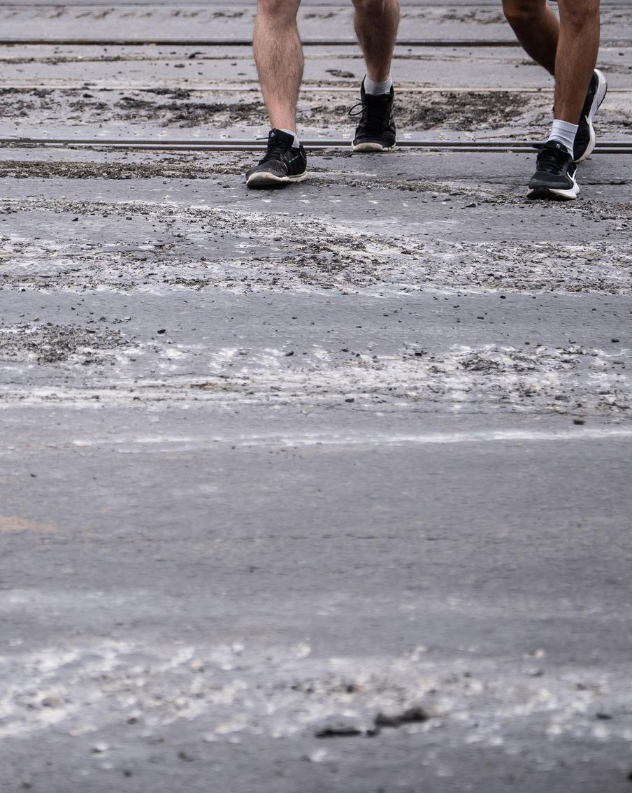 В Ростове-на-Дону из-за техники "Вагнера" пострадали дороги: коммунальным службам предстоит восстановить более 10 тысяч квадратных метров полотна