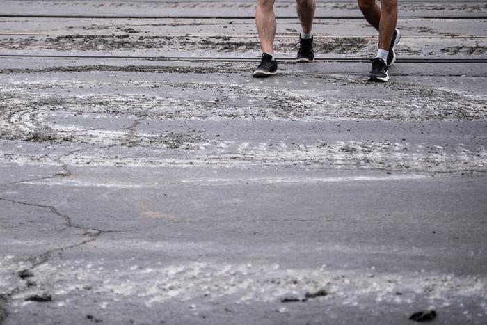 В Ростове-на-Дону из-за техники "Вагнера" пострадали дороги: коммунальным службам предстоит восстановить более 10 тысяч квадратных метров полотна