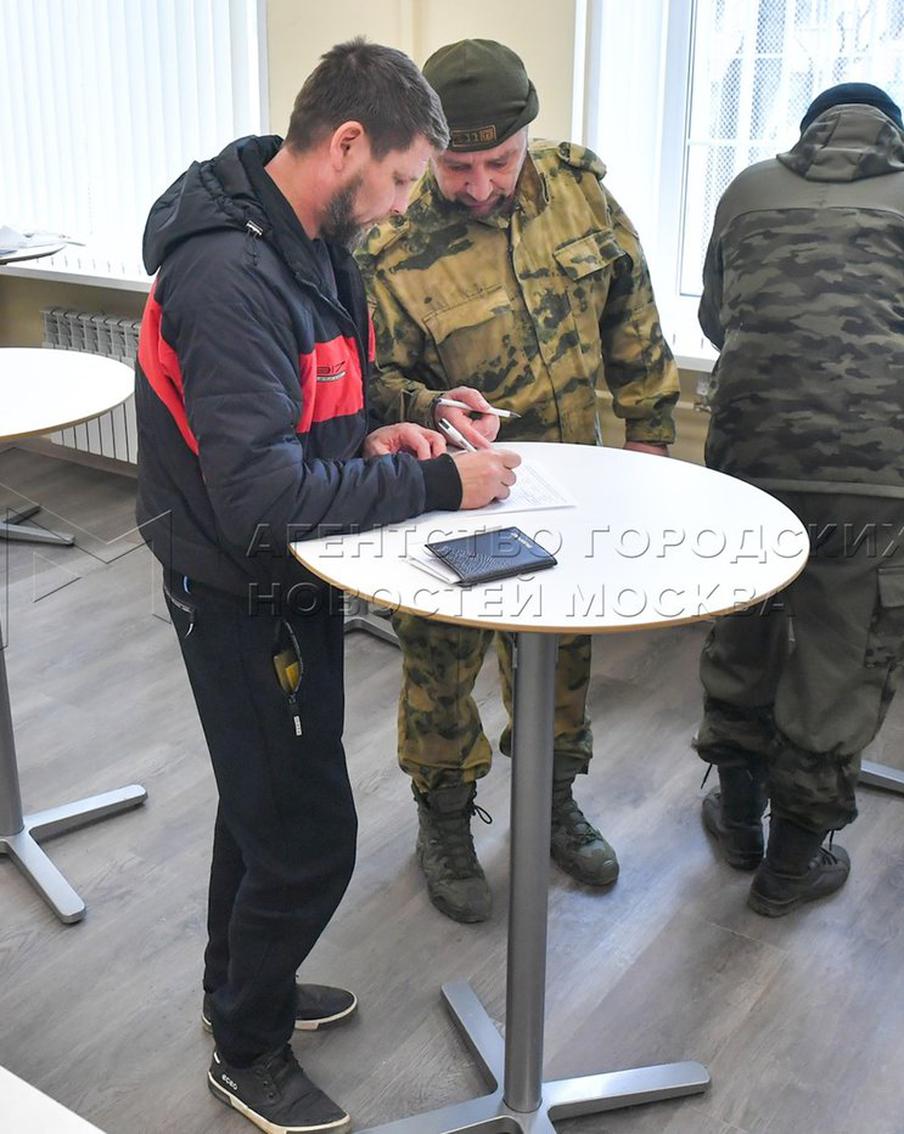 Зачем россияне идут защищать Родину: будущие контрактники объяснили свою мотивацию