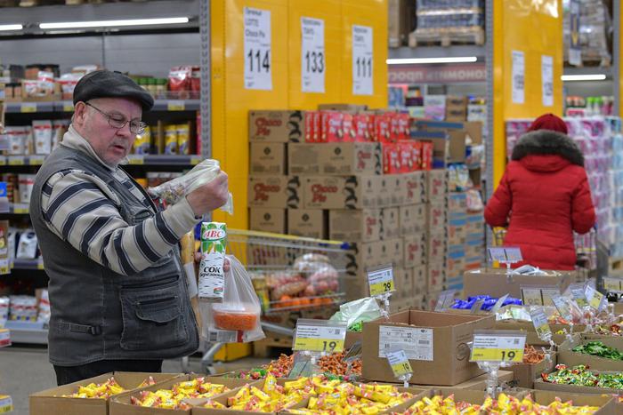 Вниз и вверх: В России цены на продукты падают, а в Европе растут