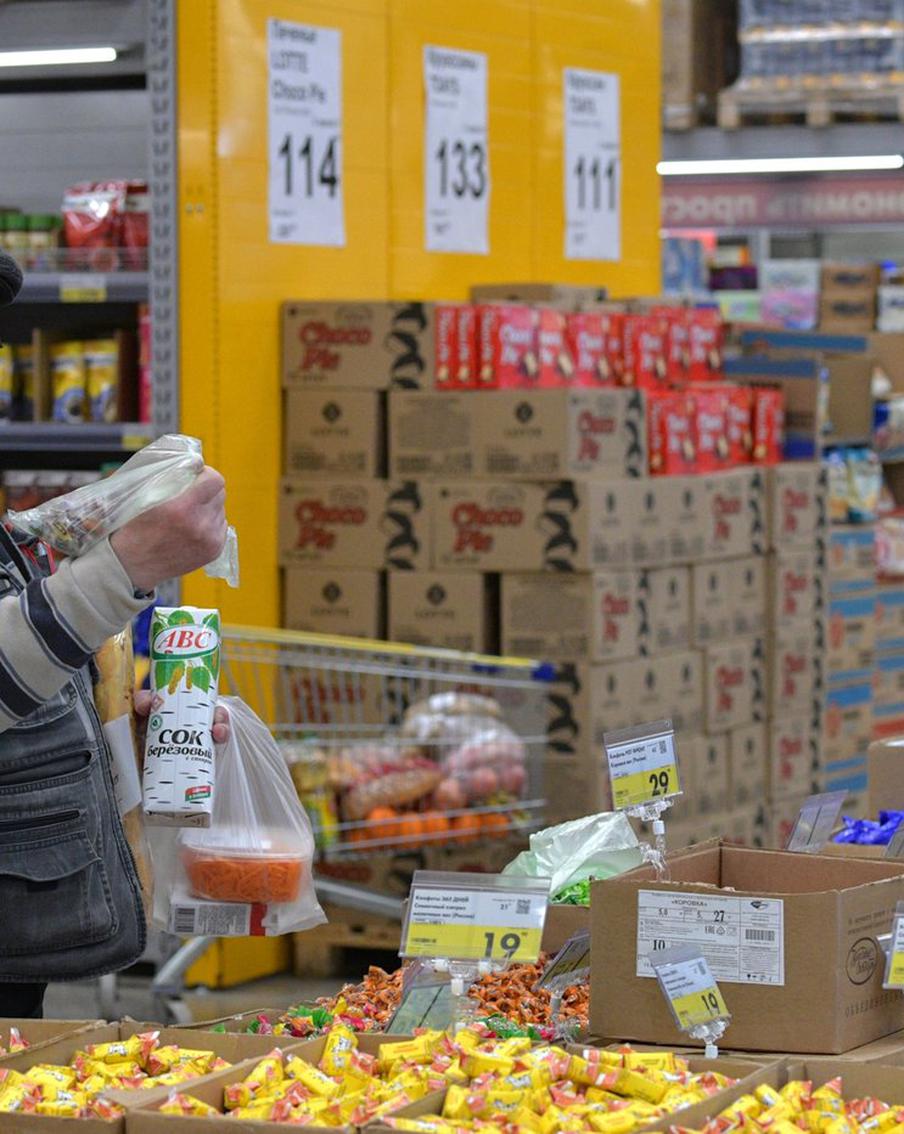 Вниз и вверх: В России цены на продукты падают, а в Европе растут