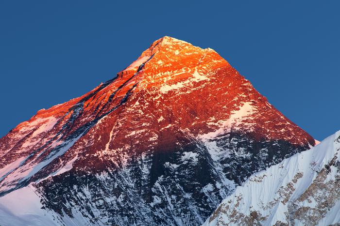 Восходительница на Эверест из Китая подверглась травле за свой поступок