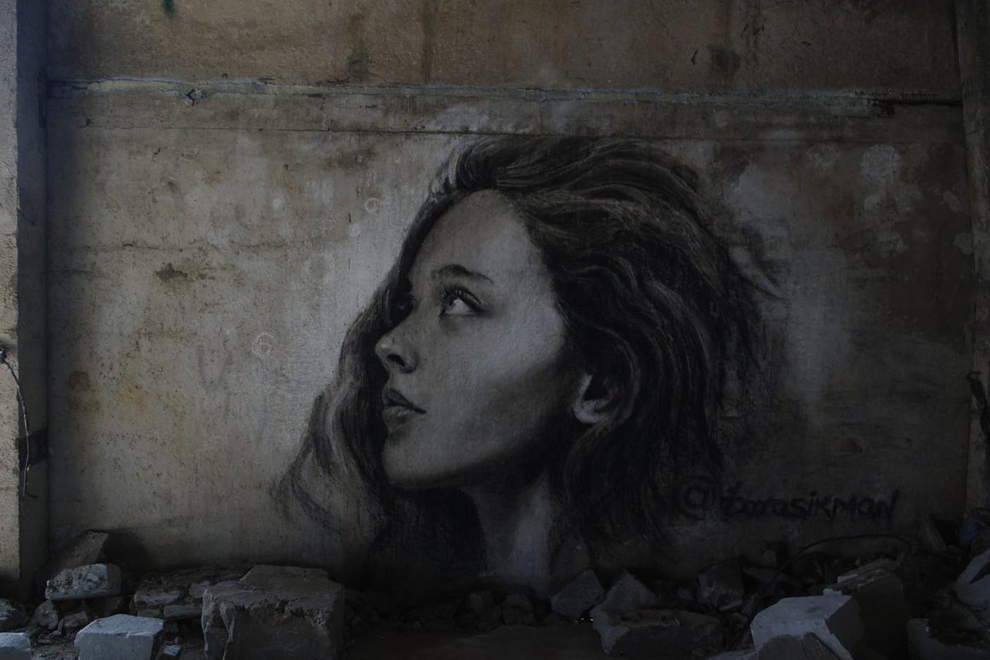 Портрет, написанный углём и мелом.