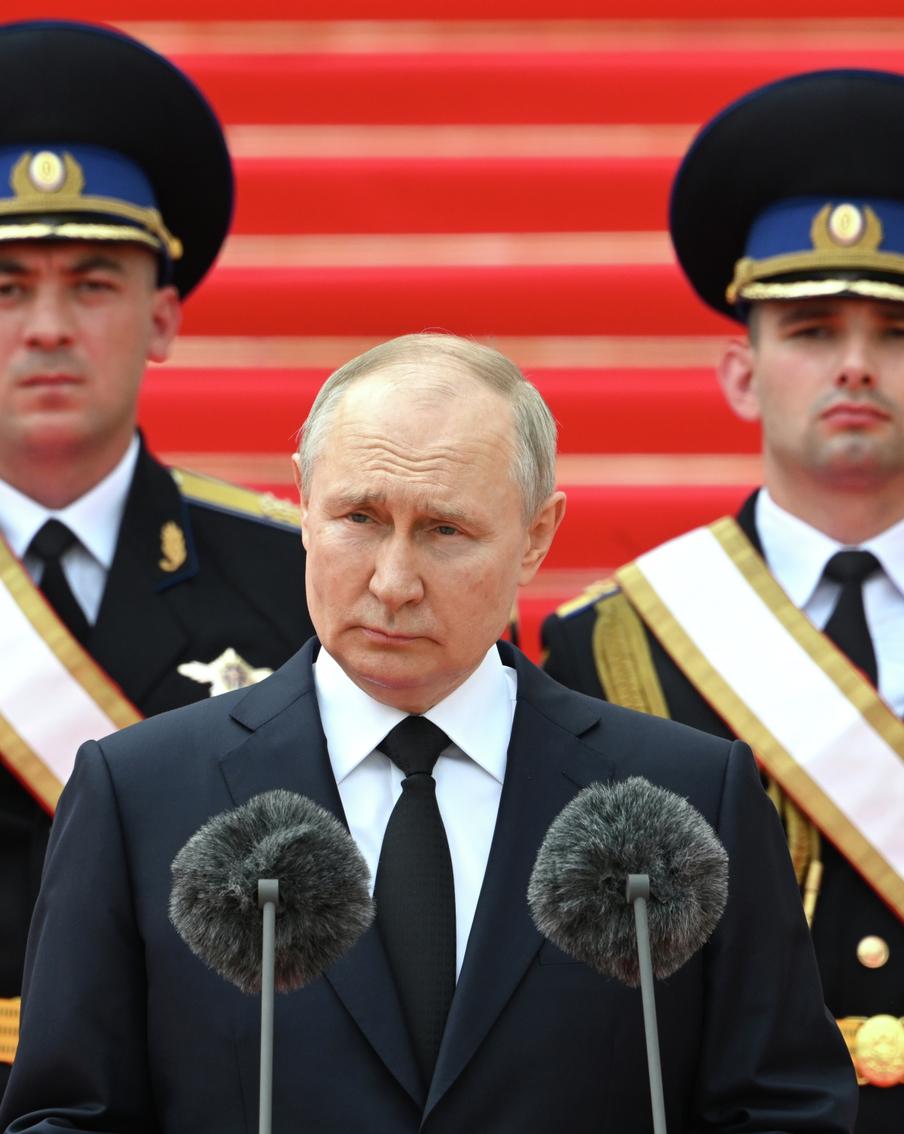 Владимир Путин обратился к военнослужащим в Кремле