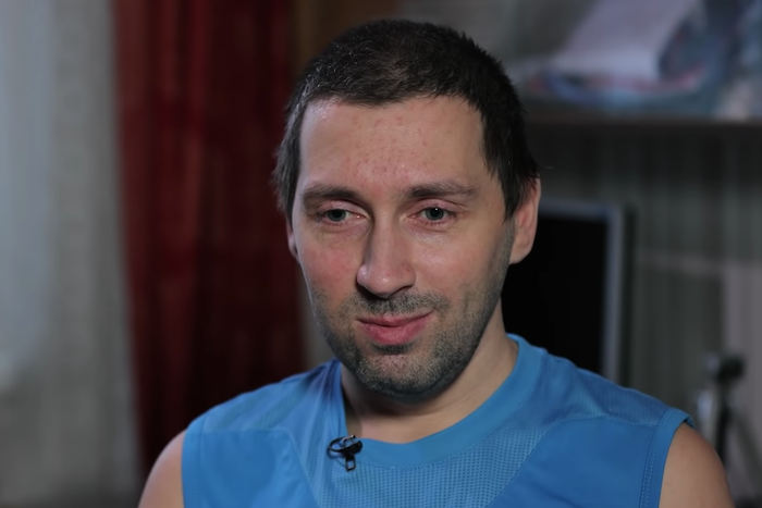 У него есть красный диплом и научные публикации. А ещё 30 миллионов долгов