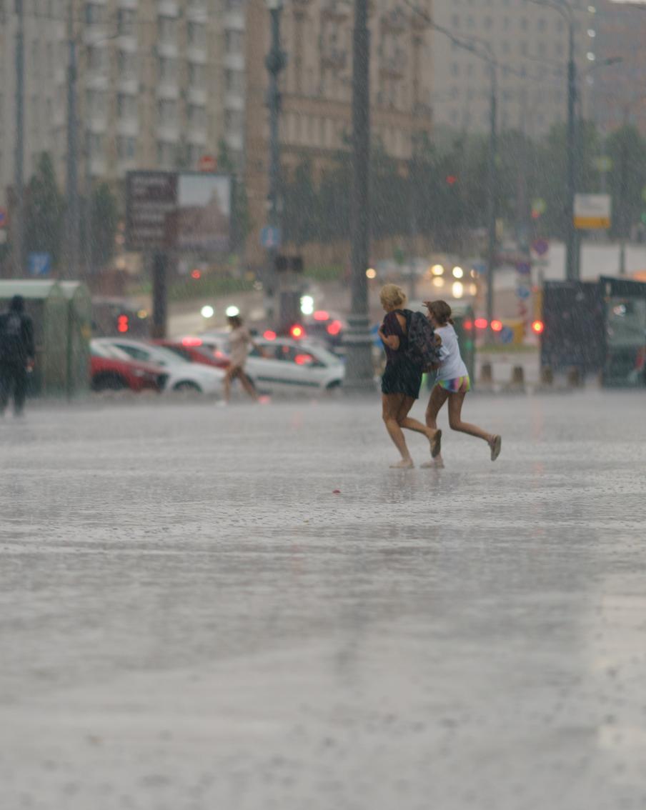 В Москве ожидаются ливни с грозой: МЧС дало рекомендации, как вести себя в непогоду