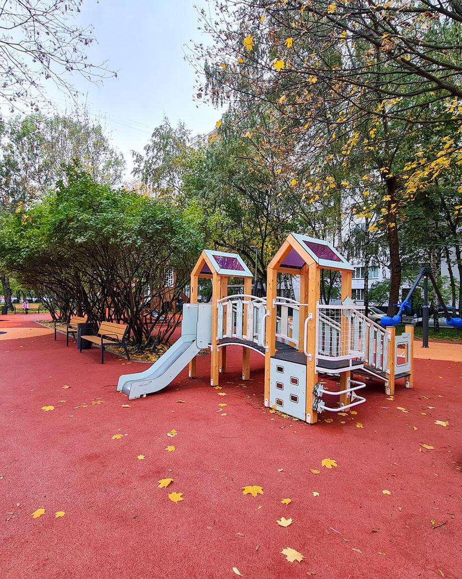 Город обзаводится всё большим числом игровых площадок, на которых удобно детям всех возрастов