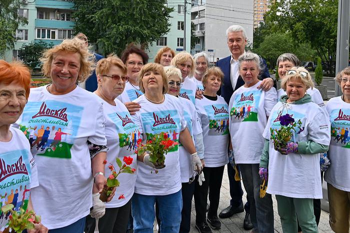 Москва долголетняя: в столице ширится программа повышения качества жизни для пожилых жителей