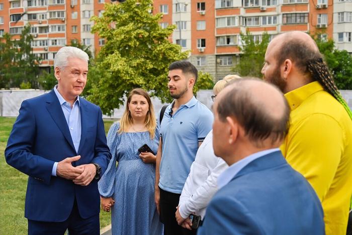 Сергей Собянин рассказал на встрече с жителями юго-востока Москвы о том, что экономика столицы успешно развивается, несмотря на санкции