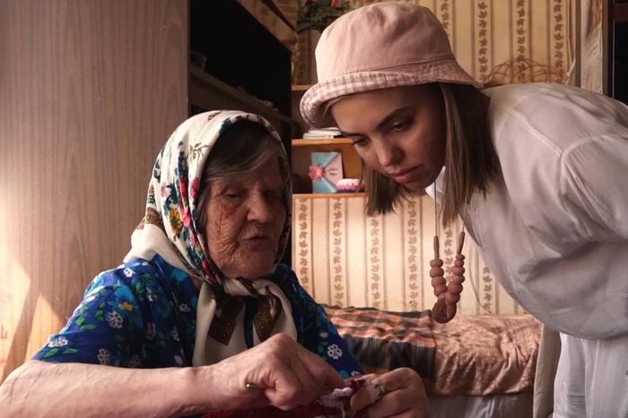 Бабушкины пироги, джаз и брови карандашом – старикам здесь место!