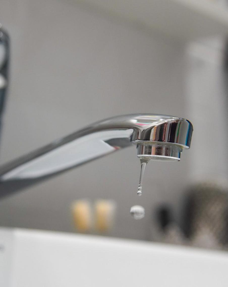 ТиНАО активно обеспечивается питьевой водой. Город меняет водопроводные сети, реконструирует водозаборные узлы и обновляет очистные сооружения