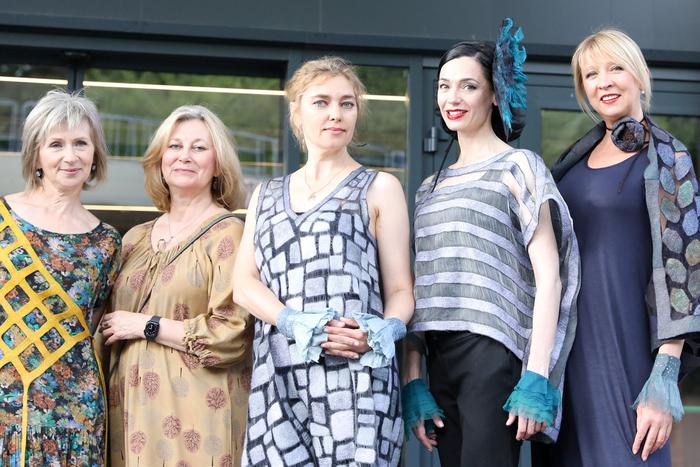 В рамках показа "Гранд Текстиль" прошло дефиле, в котором приняли участи модели в возрасте