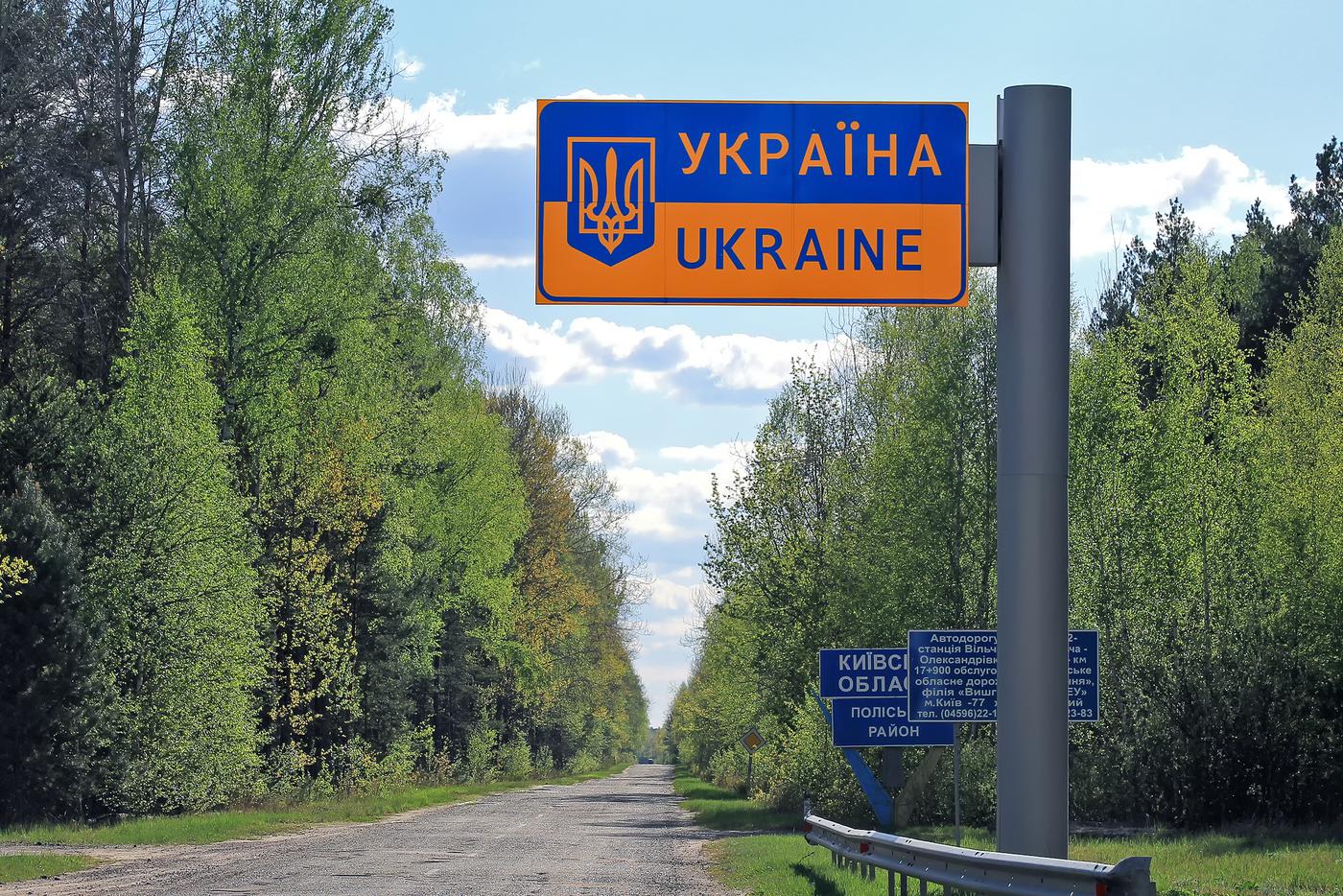 Украина усиливает границу с Белоруссией: создаются минные поля, противотанковые траншеи, стягивается боевая техника