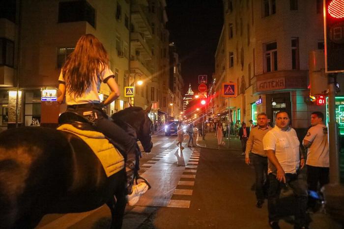 Прокладки, тачки, два брикета мороженого: это не ремейк криминальной комедии, а реальная жизнь Патриарших