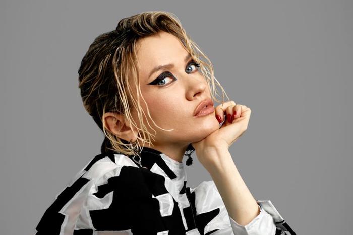 "Исполняя песню про любовь, упала в обморок": Таня Ткачук из группы "Моя Мишель" рассказала о своих самых дурацких ситуациях