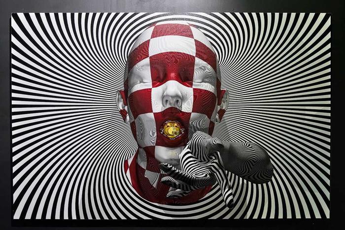 Он аналитик реальности и создатель других вселенных. Художник Константин Худяков умеет путешествовать во времени