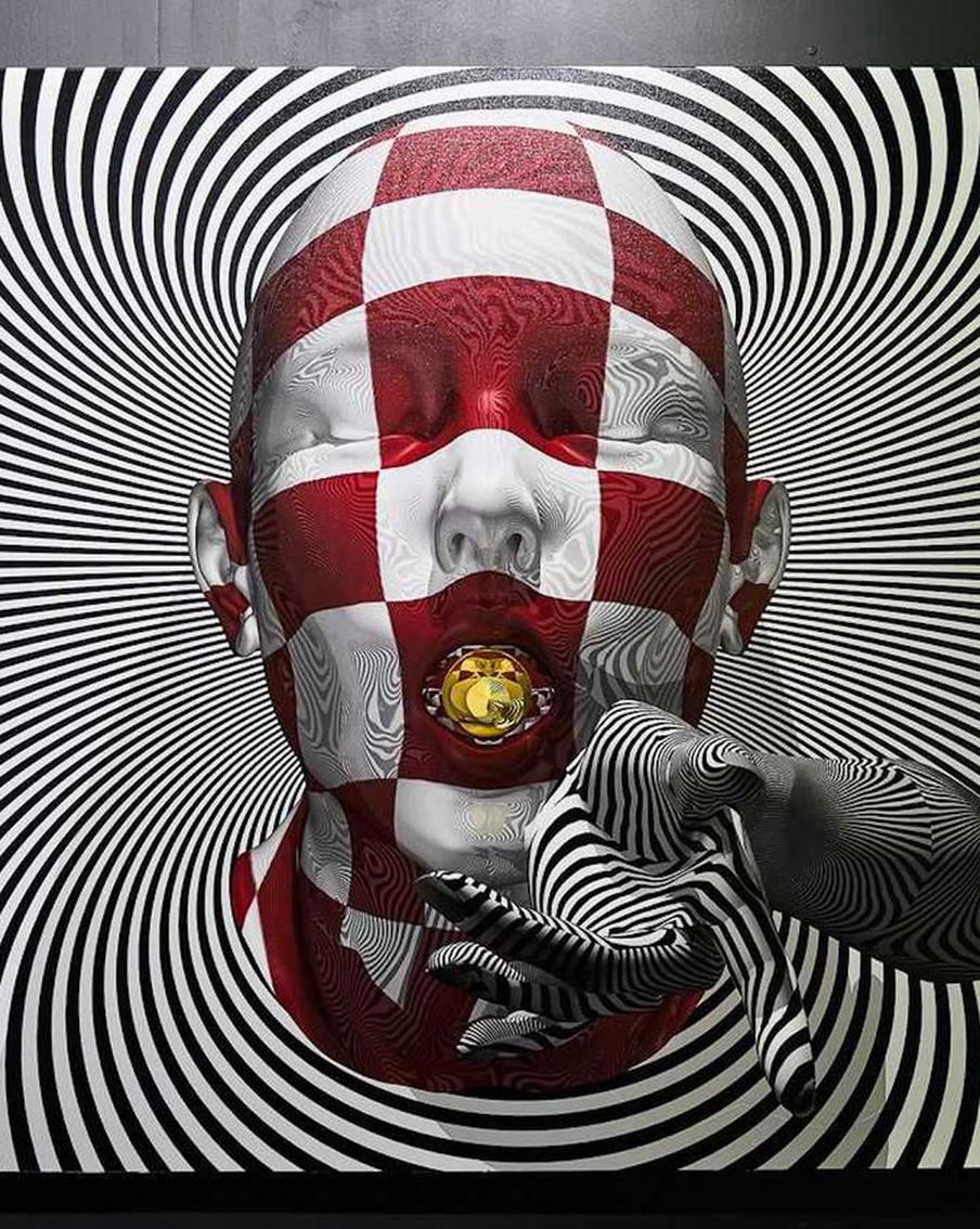 Он аналитик реальности и создатель других вселенных. Художник Константин Худяков умеет путешествовать во времени