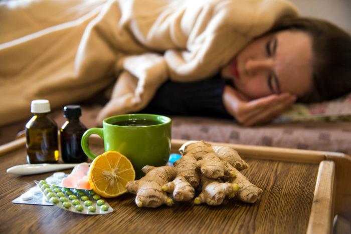 Летом довольно часто нашим спутником становится ангина. Откуда эта "зимняя напасть" появляется летом?