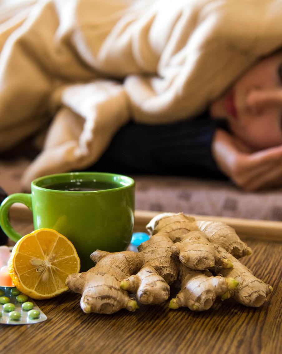 Летом довольно часто нашим спутником становится ангина. Откуда эта "зимняя напасть" появляется летом?