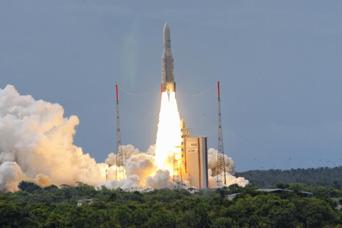 Во Французской Гвиане запустили последнюю европейскую ракету Ariane-5