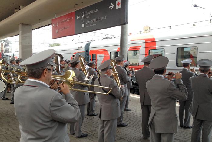 В проекте "Поезд памяти" школьники из России, Армении, Белоруссии и Киргизии знакомятся с историей ВОВ