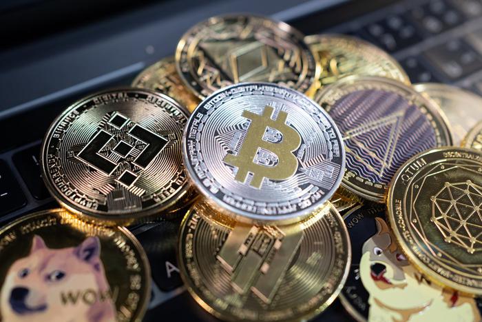 Большой Брат кричит о помощи: дело об аресте криптовалютных активов