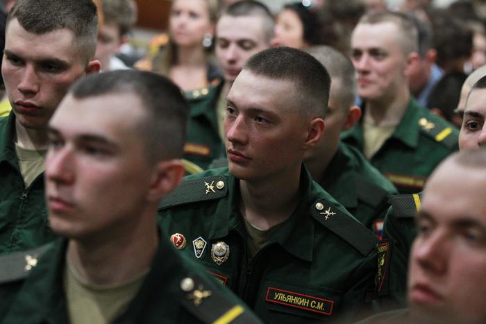 Москва поддержит ветеранов: город продолжит поддержку участников СВО и их родных после её окончания