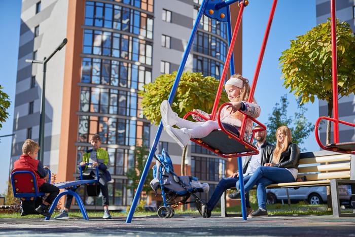 Малышей можно научить дружить, рассказывая о том, как правильно строить замки из песка