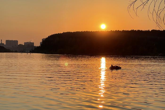 В ГКУ МО "Мособлпожспас" рекомендовали не плавать на надувных матрасах
