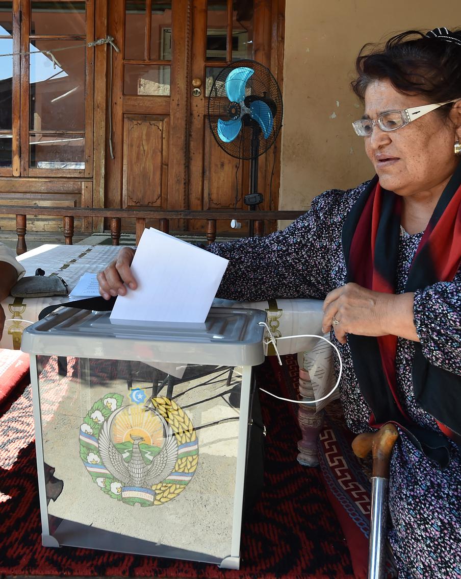 В Узбекистане проходят выборы президента: они признаны состоявшимися – по данным местного ЦИК, проголосовало более половины избирателей