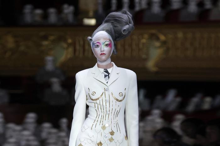 Безумный кутюр: самые сумасшедшие вещи с Недели высокой моды в Париже