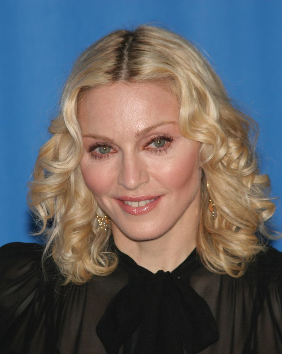 Мадонна впервые вышла на связь с поклонниками после реанимации