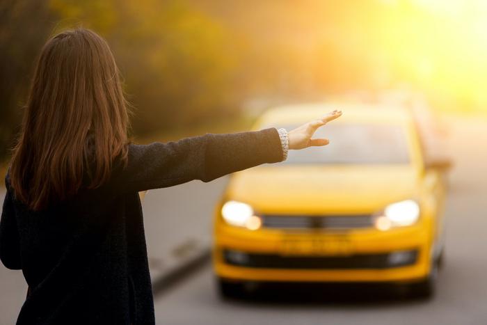 Шеф, два счётчика! Такси берут и в горы, и на море