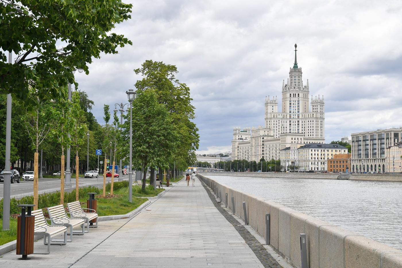 Балчуг Москва благоустройство. Остров Балчуг в Москве. Набережные острова Балчуг. У набережной.