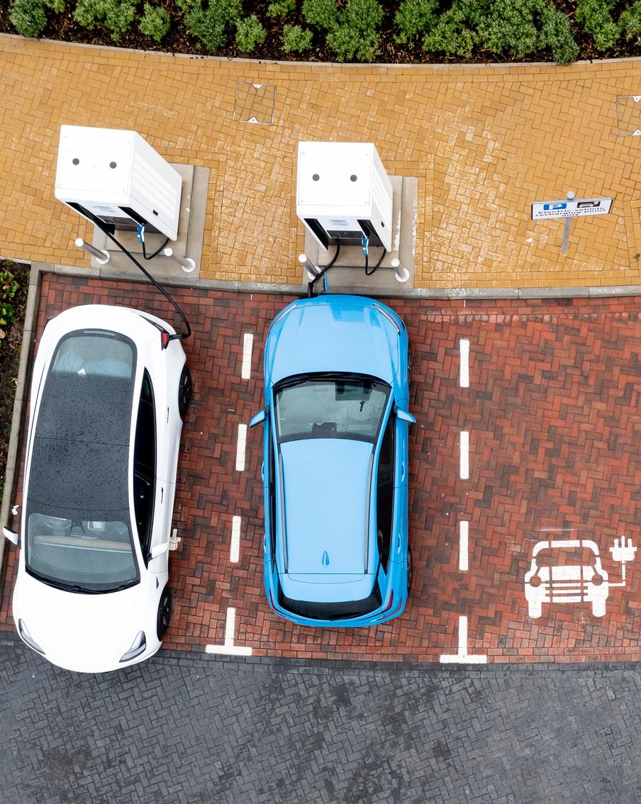 Строительные компании обяжут устанавливать ЭЗС во дворах: этот вопрос сейчас прорабатывает Минстрой России