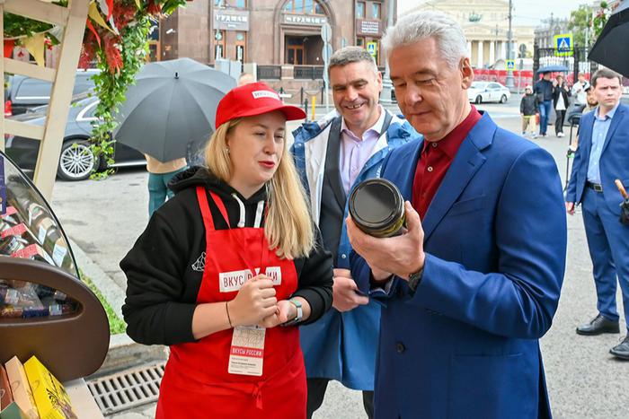 Собянин: Более 300 брендов продуктов питания из 70 регионов представлено на фестивале "Вкусы России"