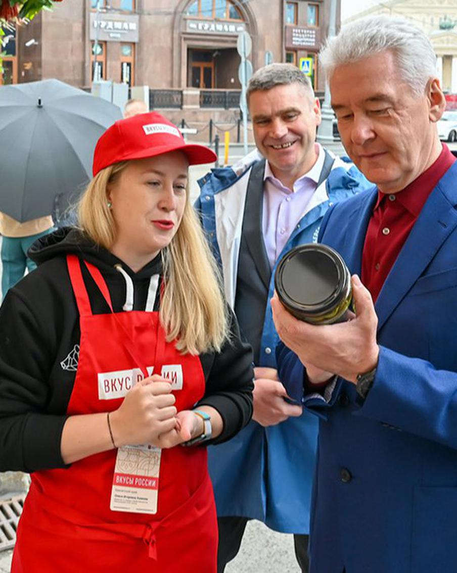 Собянин: Более 300 брендов продуктов питания из 70 регионов представлено на фестивале "Вкусы России"